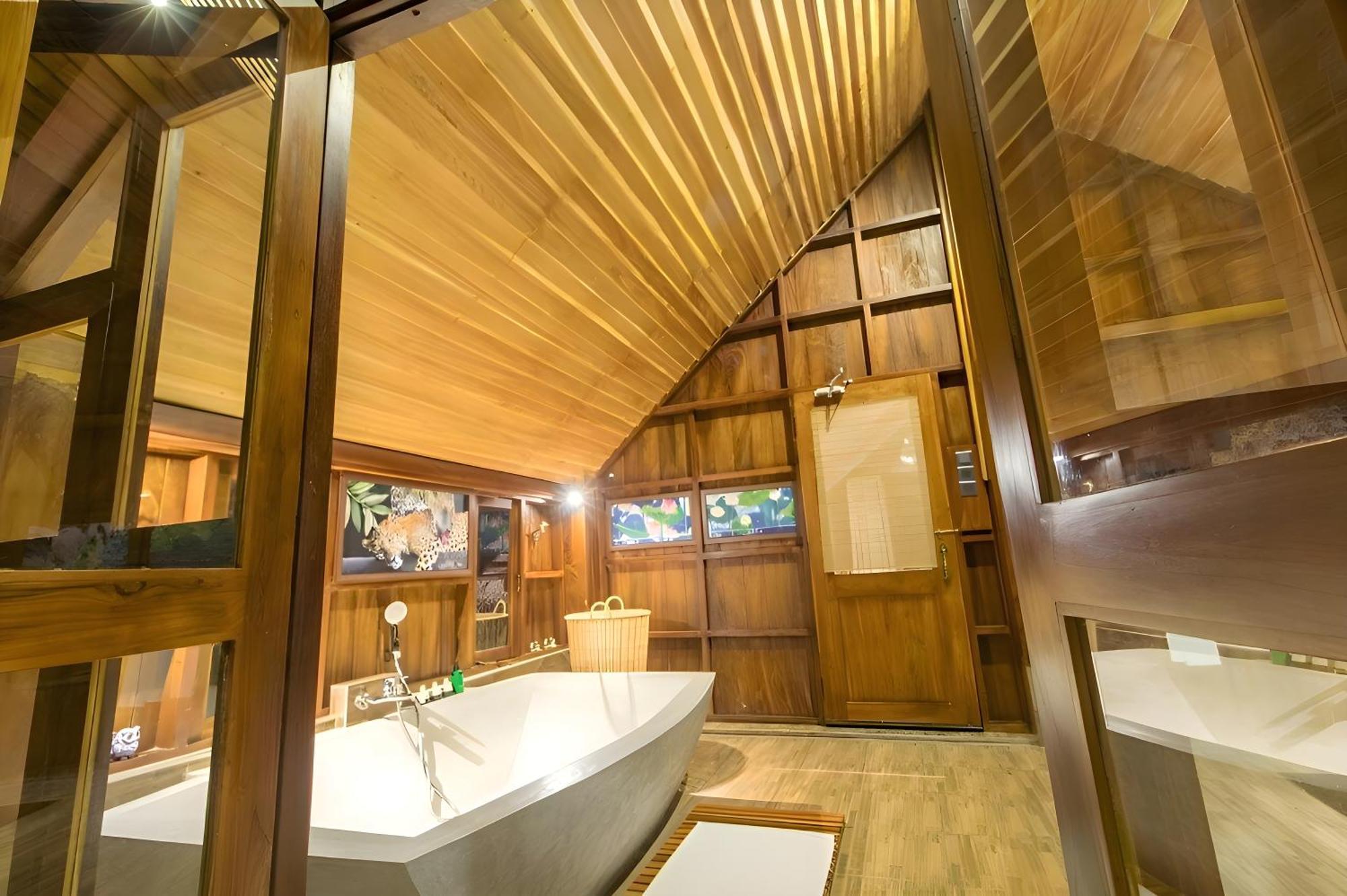 Luxury tent Glamping By Thamaravila